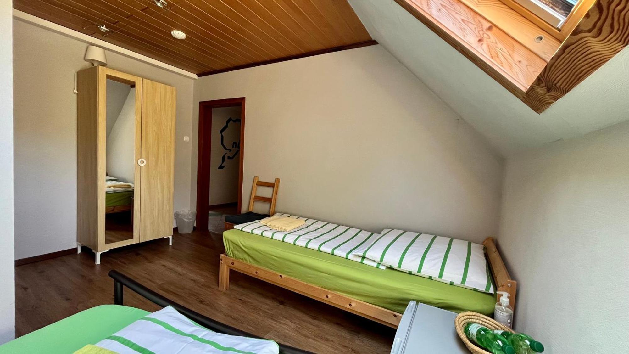 Franky House Am Nuerburgring Bed and Breakfast Quiddelbach Buitenkant foto