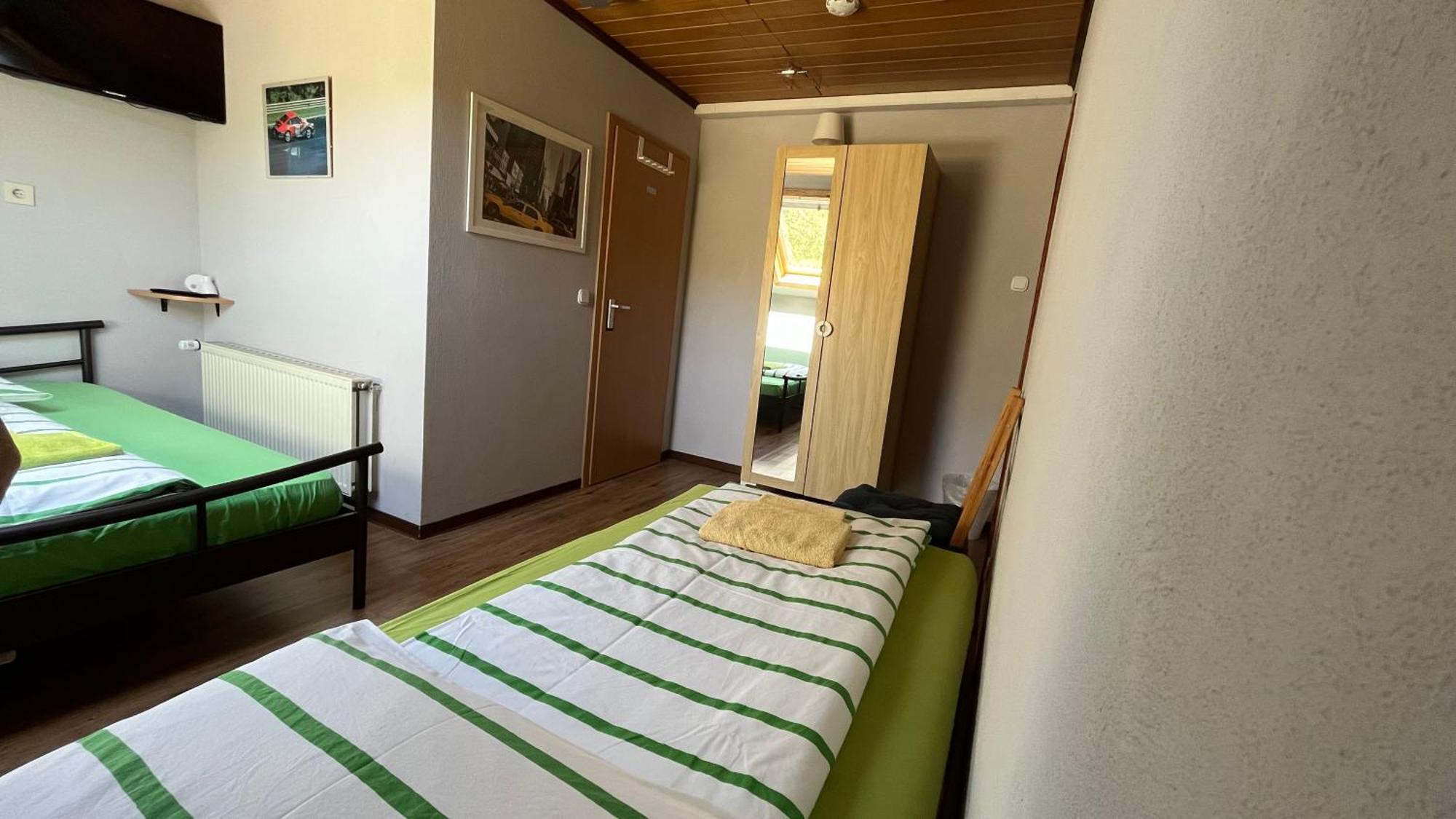 Franky House Am Nuerburgring Bed and Breakfast Quiddelbach Buitenkant foto